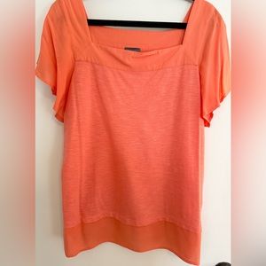 Women’s Vince Camuto Square-neck flutter sleeve shirt. XL.